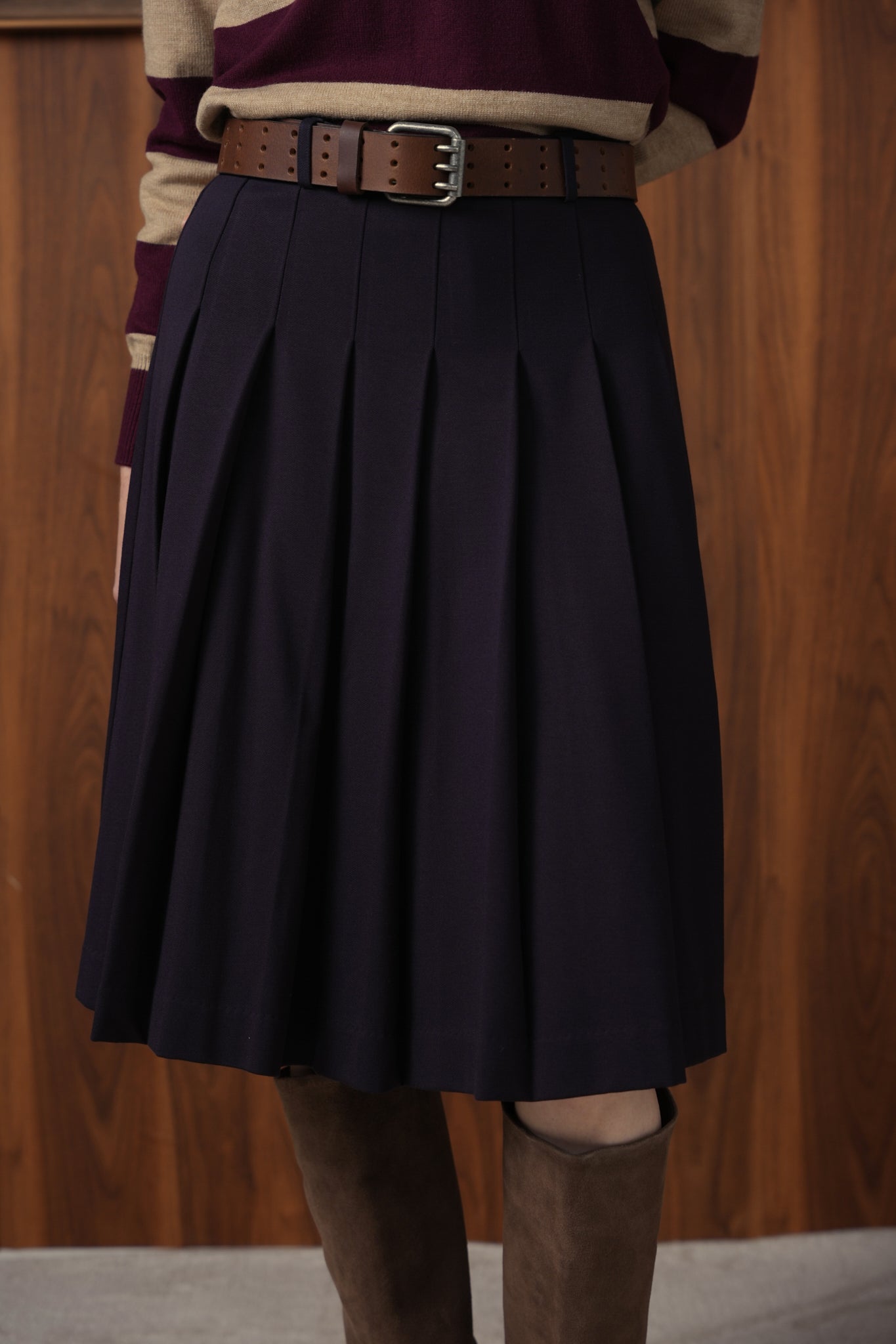 point short pleated skirt