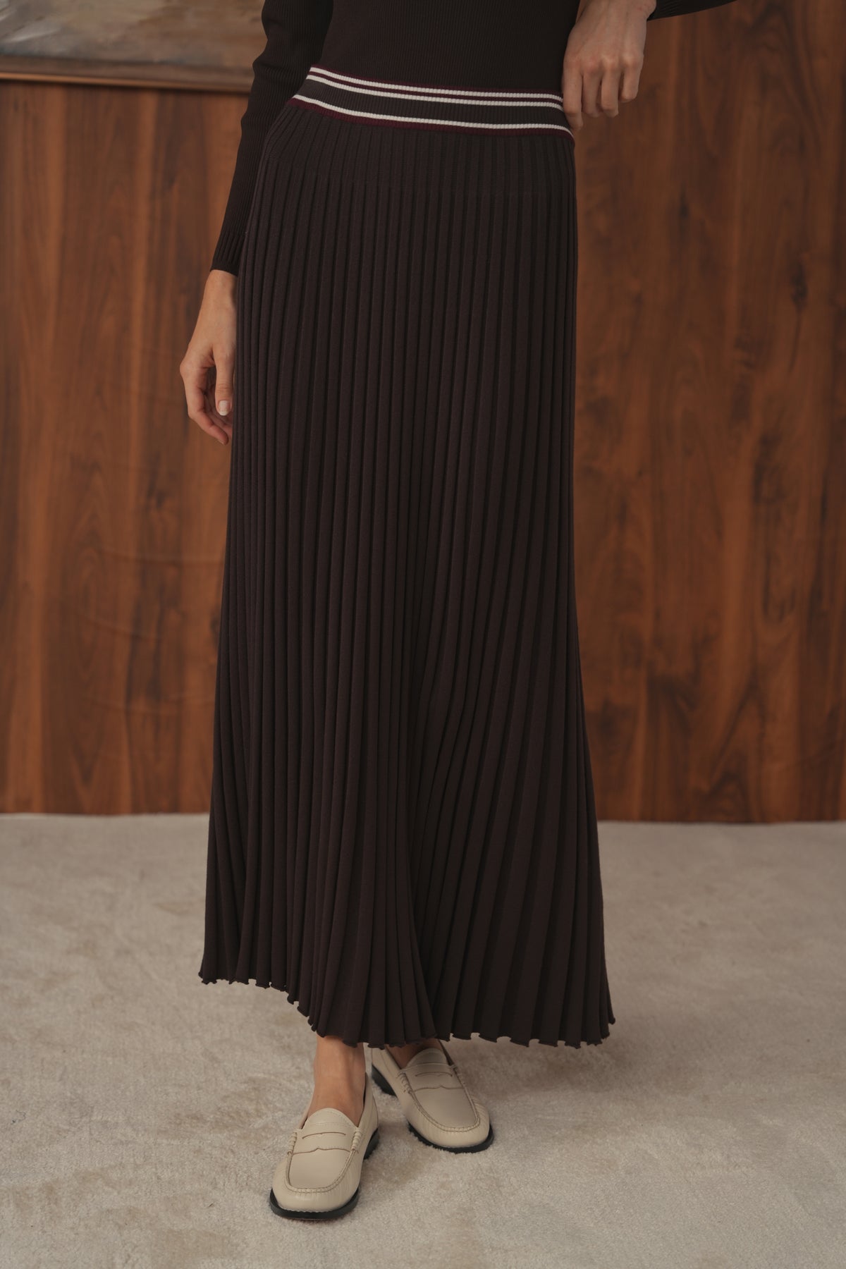 point luxe pleated skirt