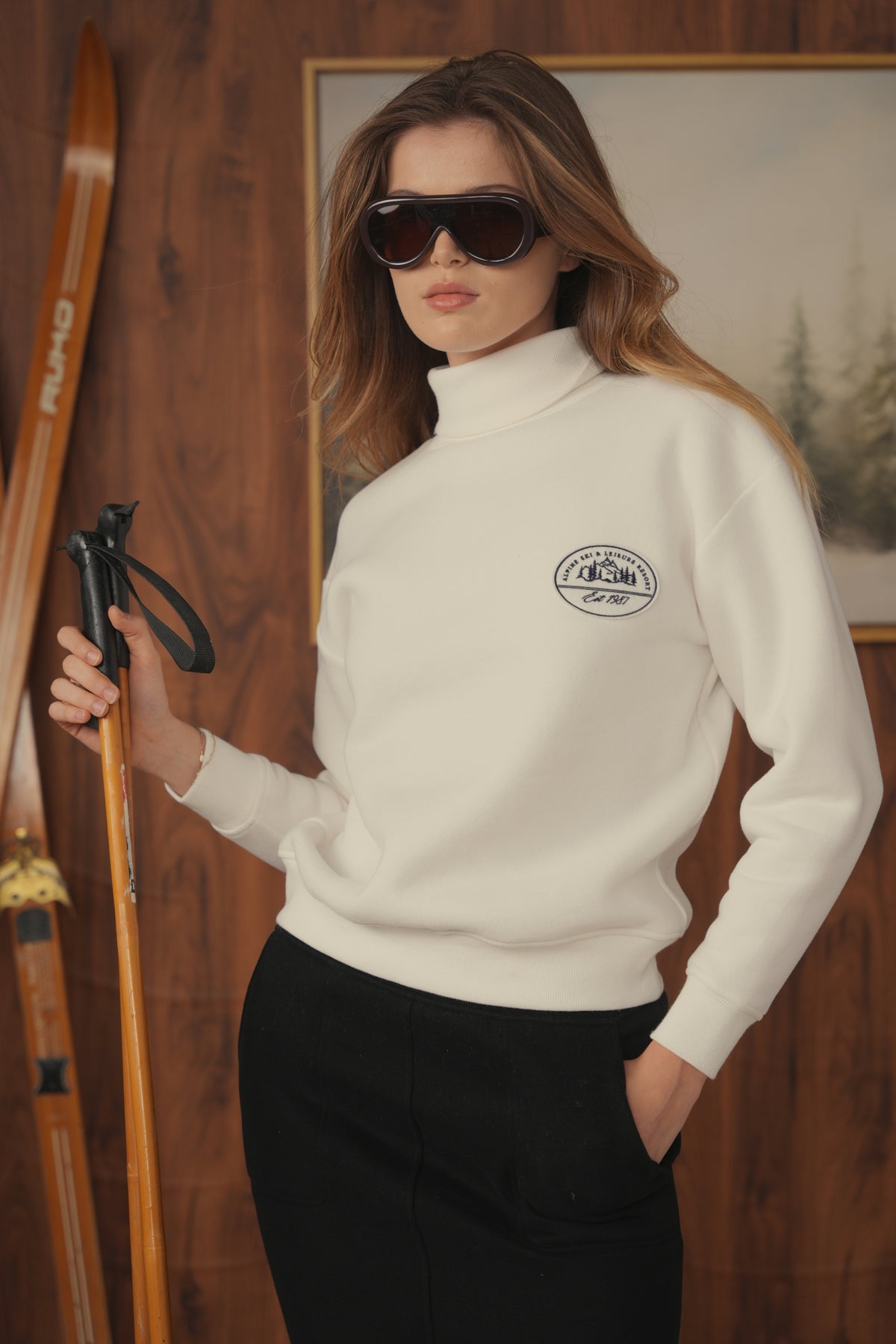 point turtleneck sweatshirt