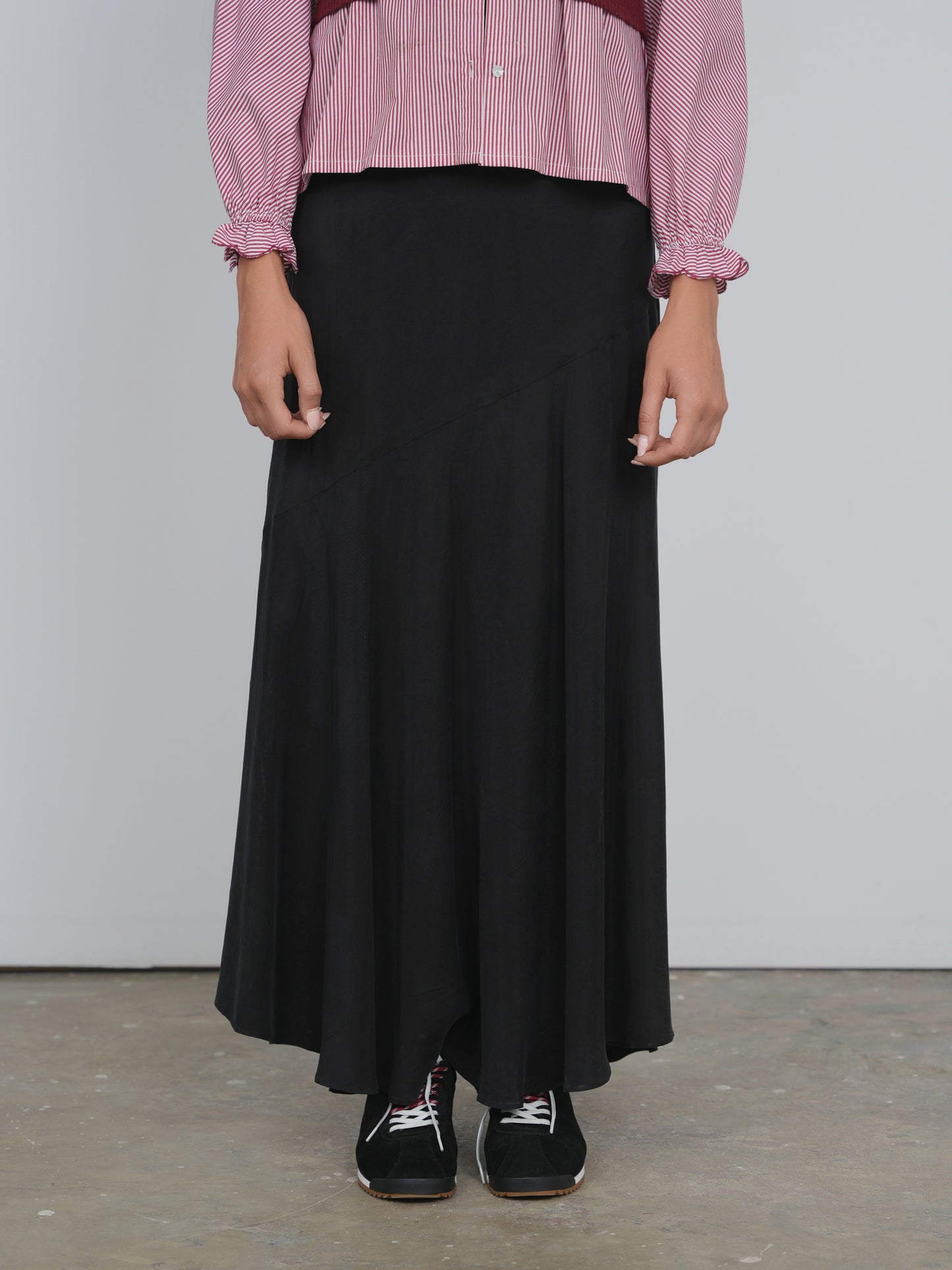 point brushed seam skirt