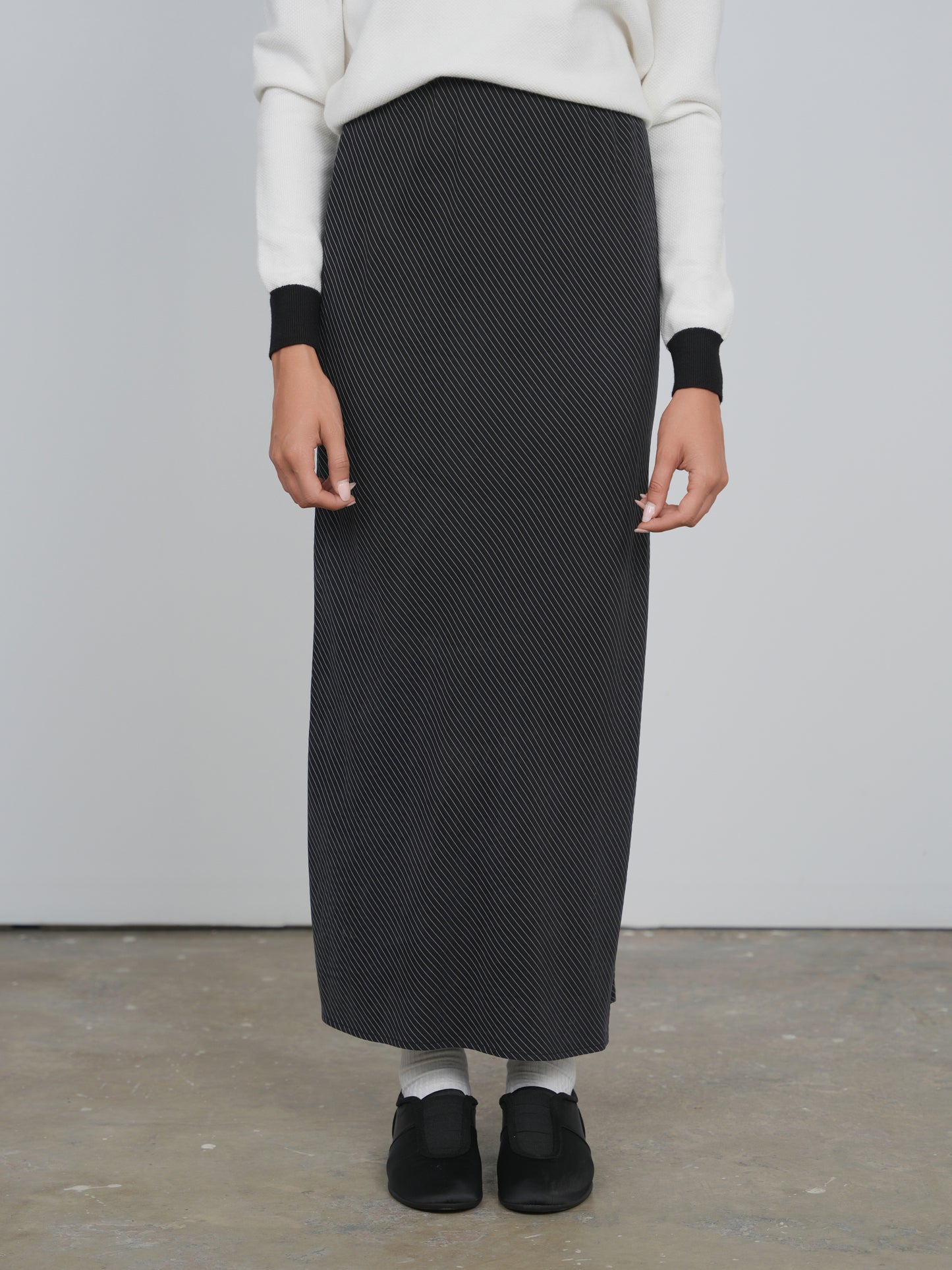 Point Brushed Straight Slip Skirt