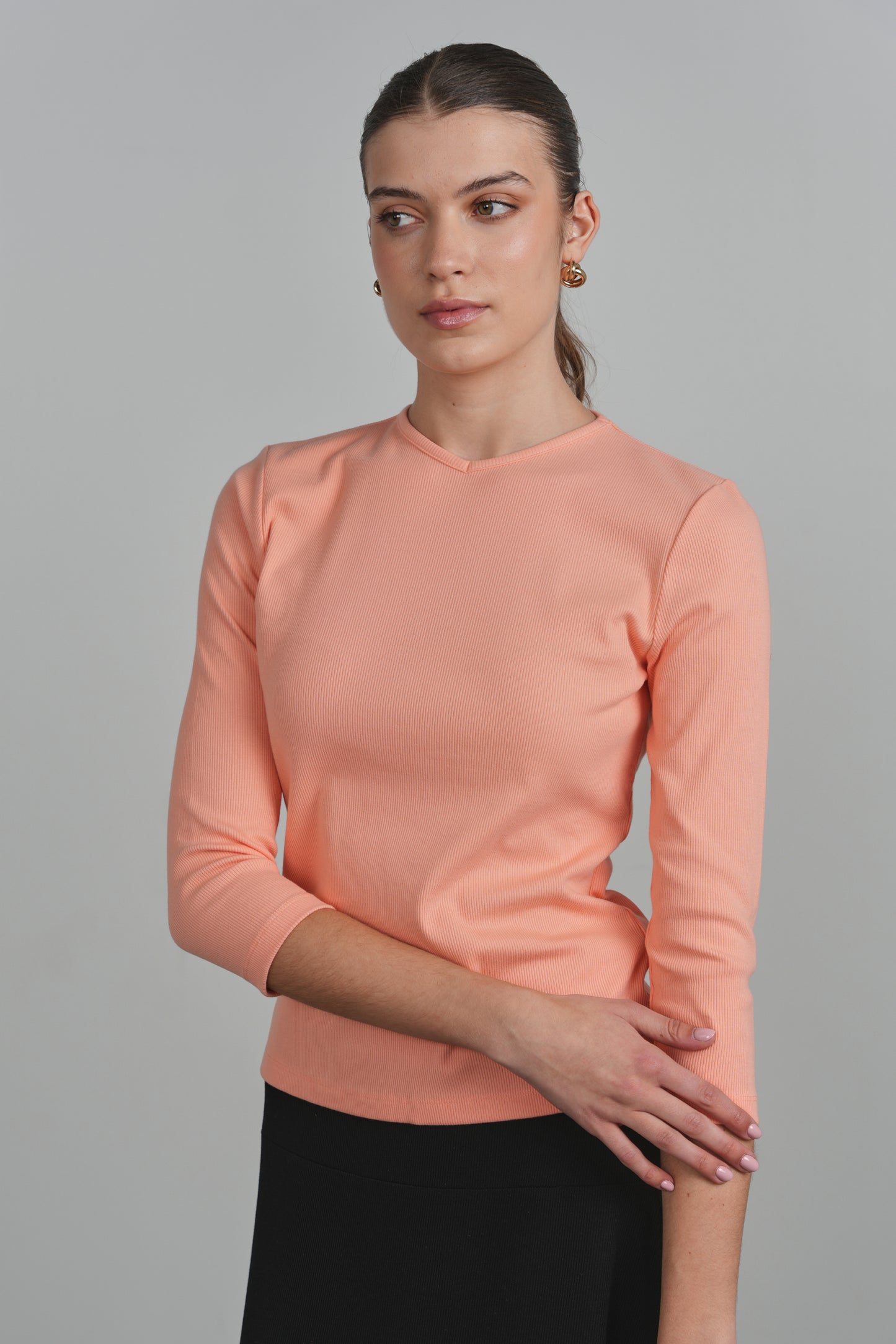 POINT 3/4 SLEEVE V NECK TEE