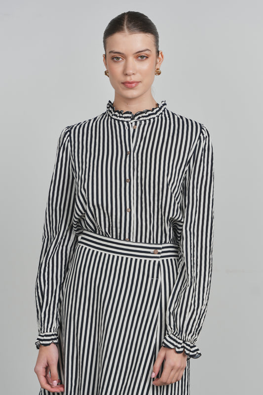 POINT RUFFLE BLOUSE