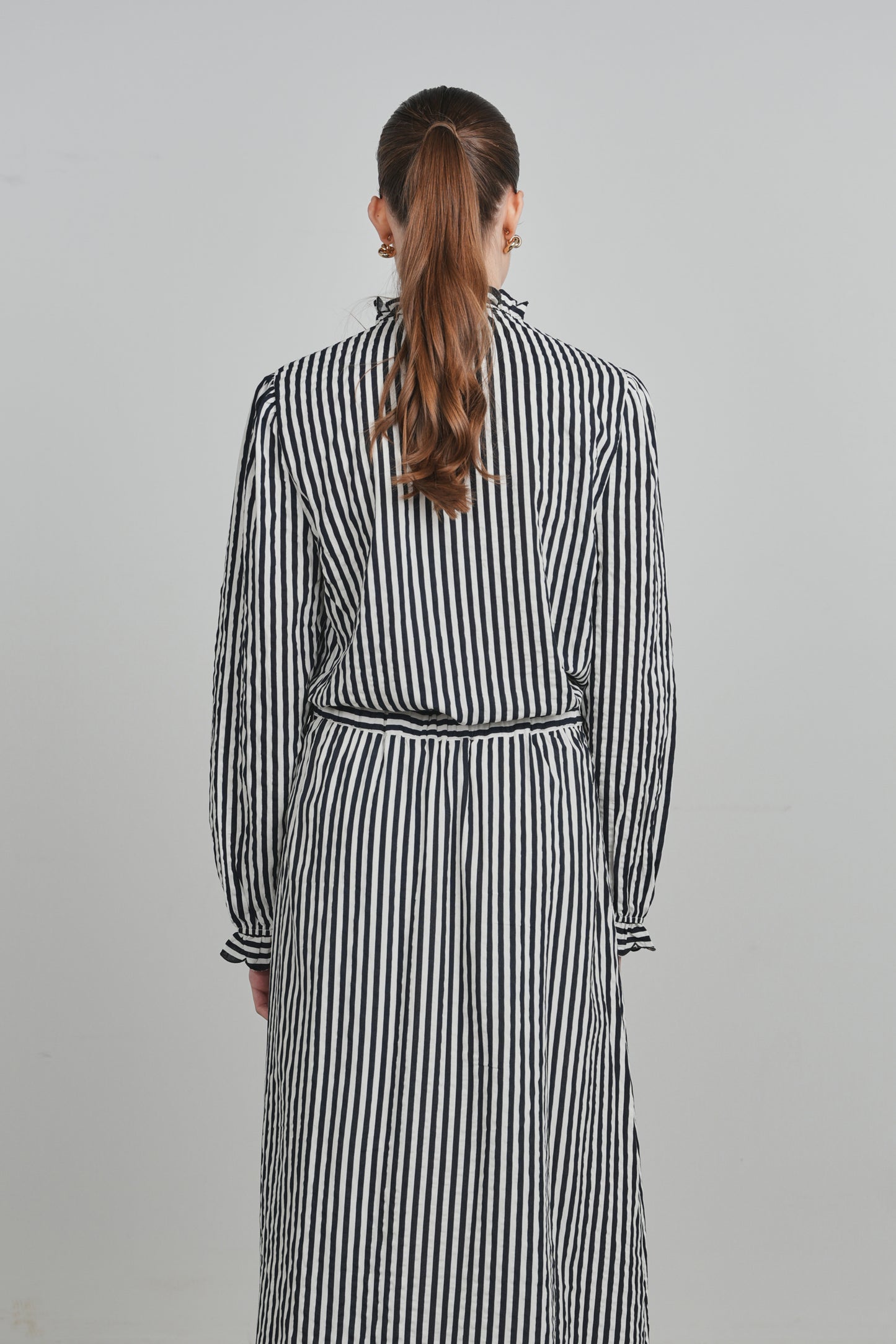 POINT RUFFLE BLOUSE