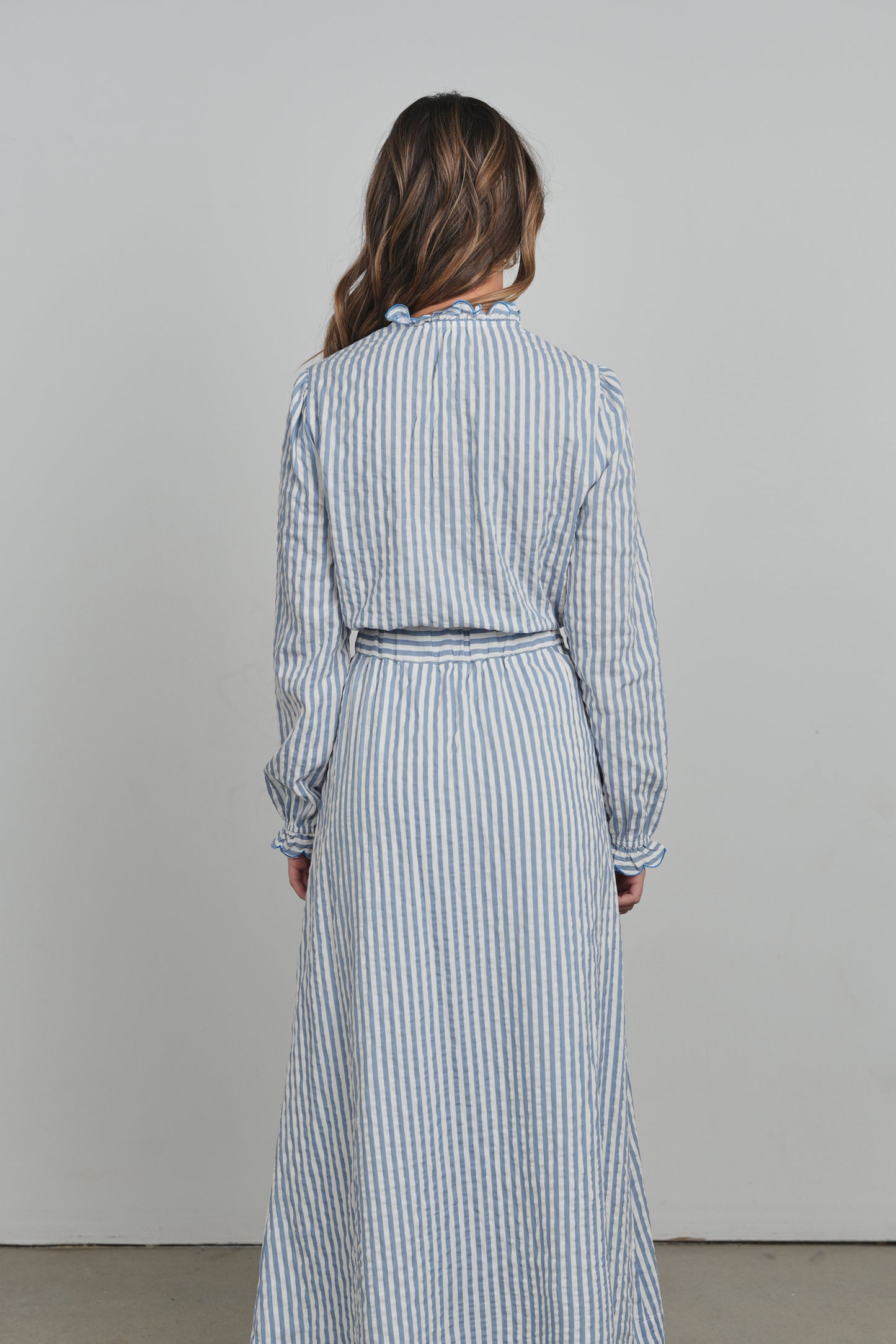 POINT RUFFLE BLOUSE